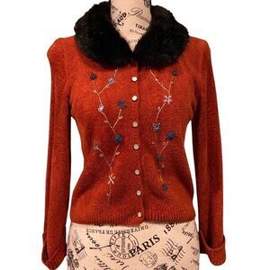 Vintage Elaris Front Embroidered Detail Faux Fur Neck Sweater in Size Small